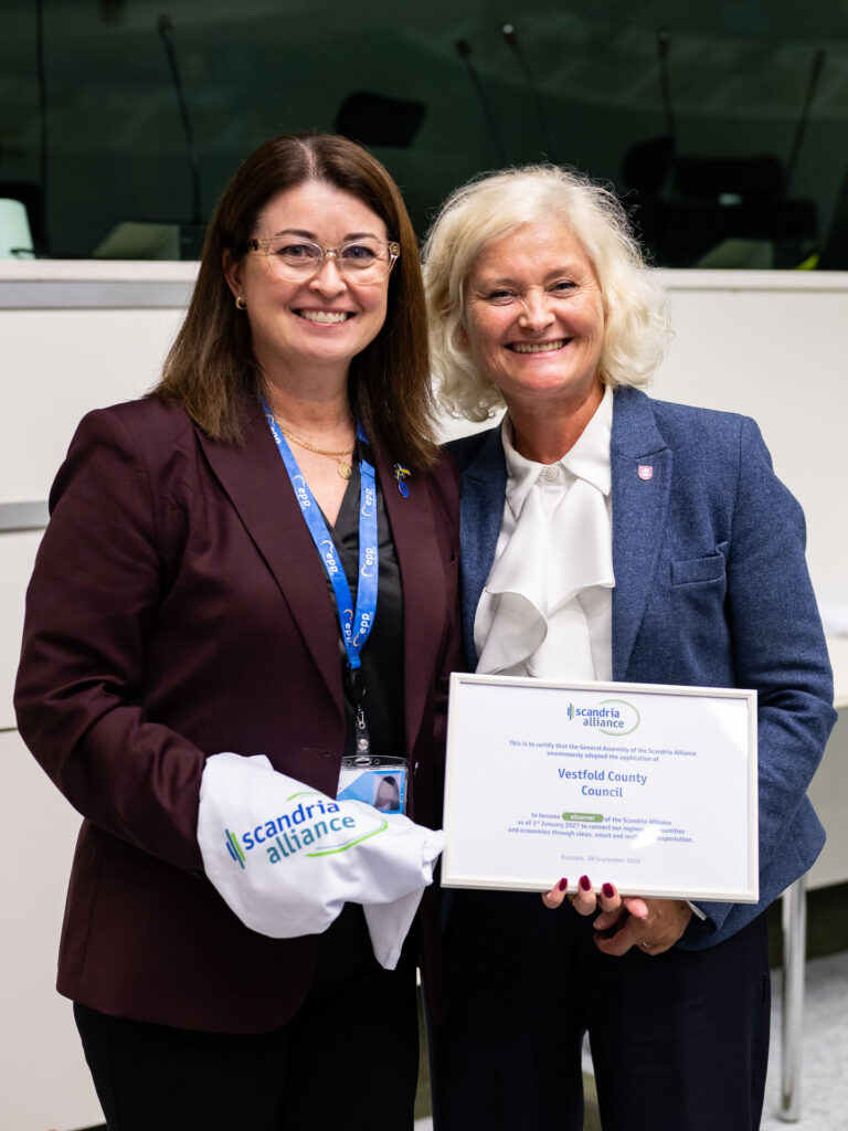 Åsa Ågren Wikström (left), Chair of the Scandria Alliance, and Anne Strømøy (right), County Mayor of Vestfold County, during the General Assembly meeting